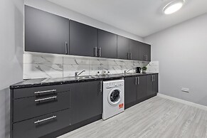 Serviced Ensuite Room Feltham Heathrow London Tw13