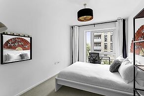 Stylish Flat In Battersea Reach