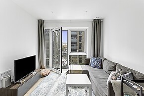 Stylish Flat In Battersea Reach