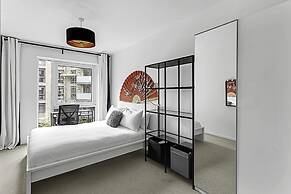 Stylish Flat In Battersea Reach