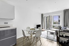 Stylish Flat In Battersea Reach