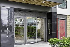 Stylish Flat In Battersea Reach