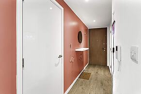 Stylish Flat In Battersea Reach