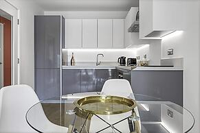 Stylish Flat In Battersea Reach