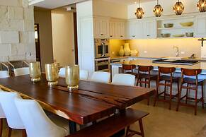 Therasia Luxury Beachfront Retreat