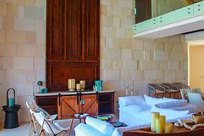 Therasia Luxury Beachfront Retreat