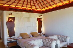 Therasia Luxury Beachfront Retreat