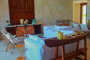 Therasia Luxury Beachfront Retreat