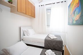 3 Bedrooms - Modern - Close to the Mall