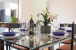 3 Bedrooms - Modern - Close to the Mall