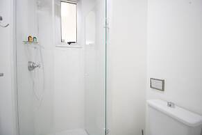 3 Bedrooms - Modern - Close to the Mall