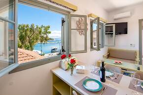 Dora I Studio - Cozy With bay View