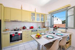 Dora I Studio - Cozy With bay View