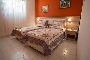 Dora II Studio - Simple Sweet Getaway