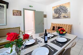 Dora II Studio - Simple Sweet Getaway