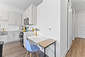 Prime West Downtown Studio w Washer Dryer