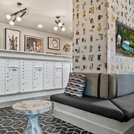 Serene West Downtown Studio w Washer Dryer