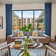 Serene West Downtown Studio w Washer Dryer
