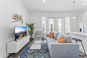 Serene West Downtown Studio w Washer Dryer