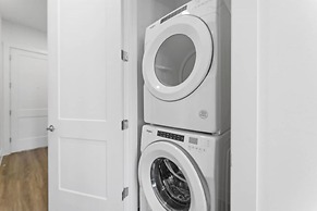 Serene West Downtown Studio w Washer Dryer