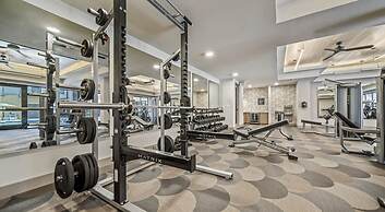 Chic West Downtown Studio w Washer Dryer