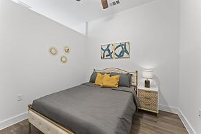 Chic West Downtown Studio w Washer Dryer