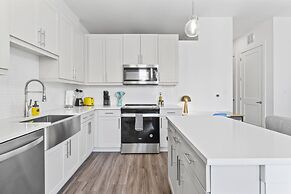 Prime West Downtown Studio w Washer Dryer