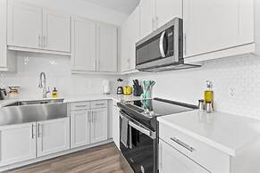 Boho Soco 1BR Queen Suite w Gympickleballlaundry