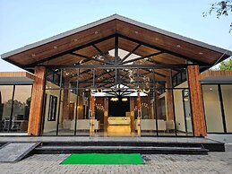 Corbett Machaan Resort