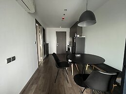 1 bed plus condo near JJ market