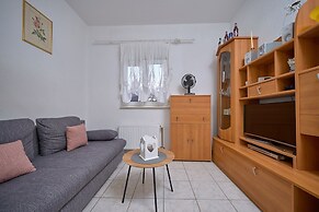 M&M Holiday House with a Pool by Litto