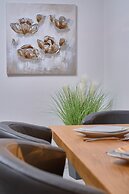 M&M Holiday House with a Pool by Litto