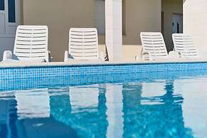 M&M Holiday House with a Pool by Litto