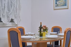 M&M Holiday House with a Pool by Litto