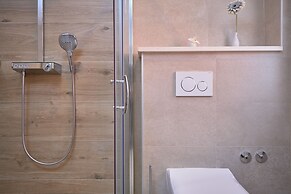 M&M Holiday House with a Pool by Litto