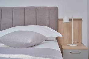 M&M Holiday House with a Pool by Litto