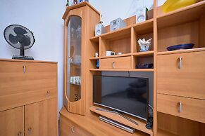 M&M Holiday House with a Pool by Litto