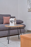 M&M Holiday House with a Pool by Litto