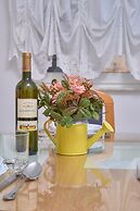 M&M Holiday House with a Pool by Litto