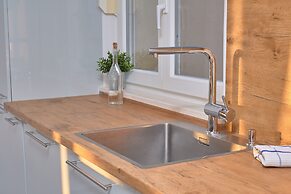 M&M Holiday House with a Pool by Litto