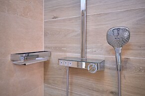 M&M Holiday House with a Pool by Litto