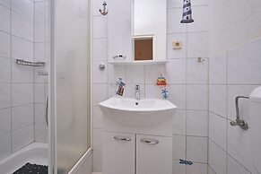 M&M Holiday House with a Pool by Litto