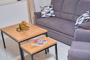 M&M Holiday House with a Pool by Litto