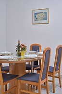 M&M Holiday House with a Pool by Litto