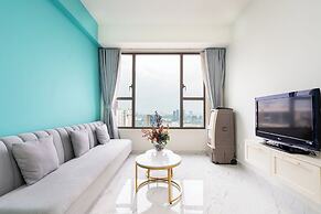 RIVERGATE apartment infinity pool & Gym