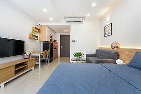 RIVERGATE apartment infinity pool & Gym