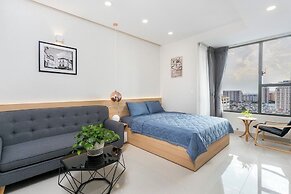 RIVERGATE apartment infinity pool & Gym