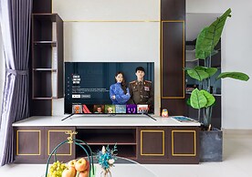 RIVERGATE apartment infinity pool & Gym