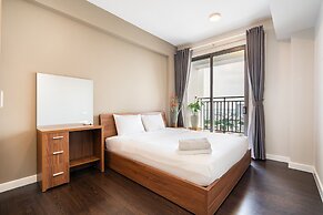 RIVERGATE apartment infinity pool & Gym