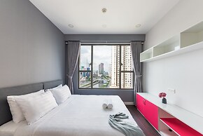 RIVERGATE apartment infinity pool & Gym